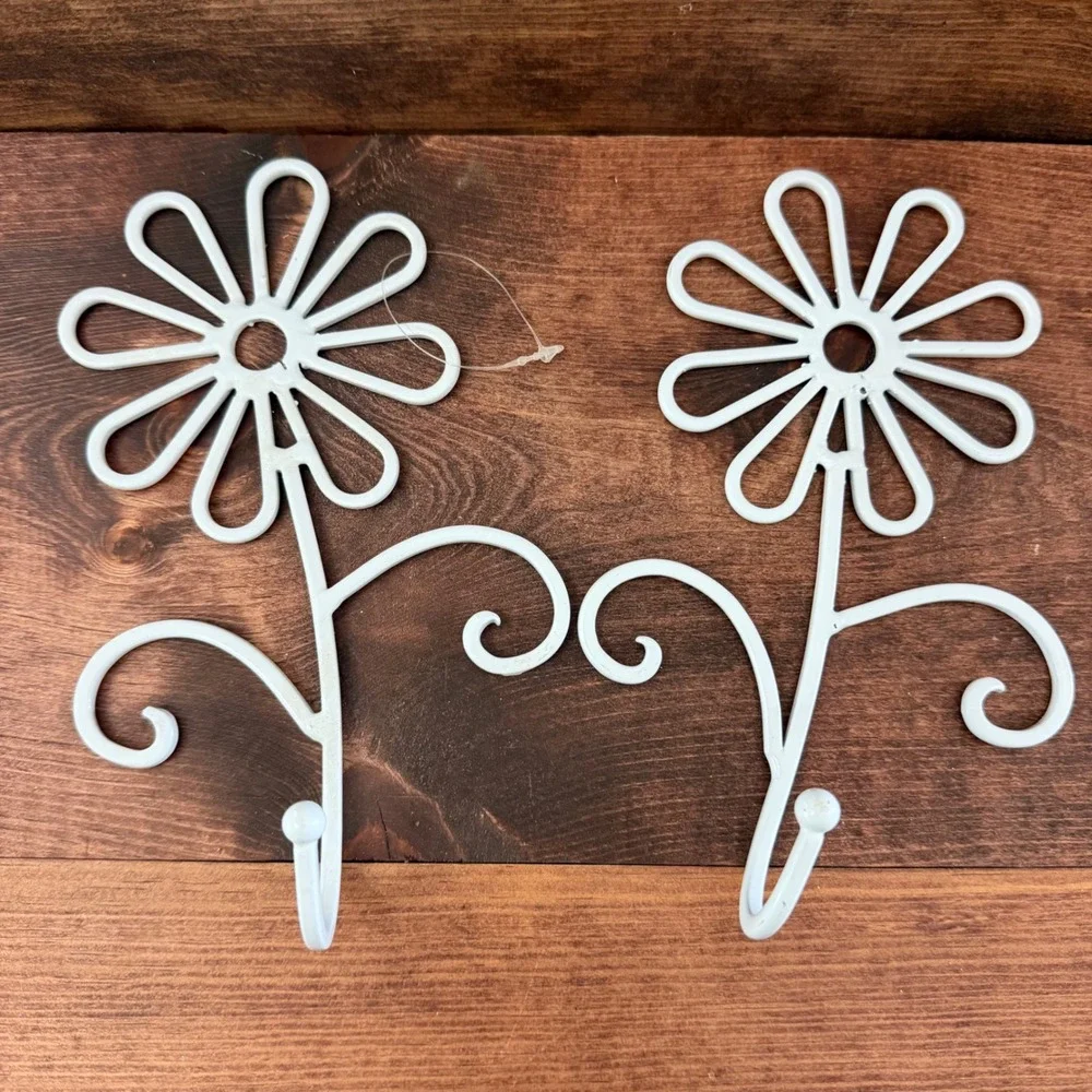 Set of 2 White Boho Metal Flower Wall Hooks Daisy Vine Scroll Whimsical Decor